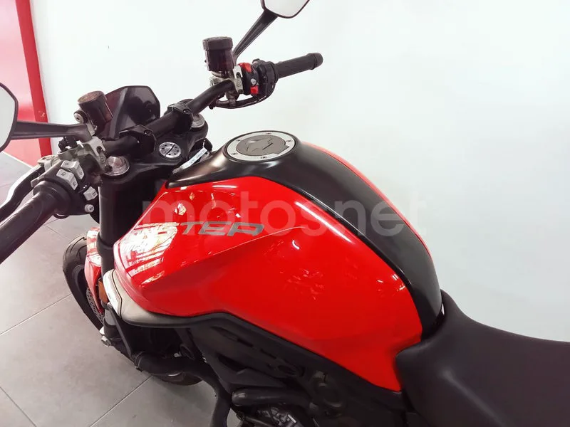 Ducati Monster - Vista 4