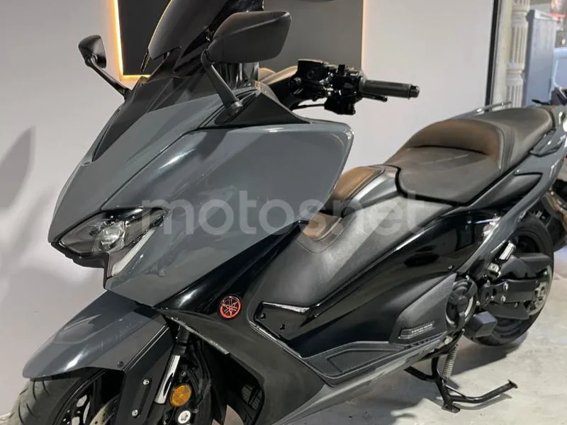 Yamaha TMAX 560 - Vista 11
