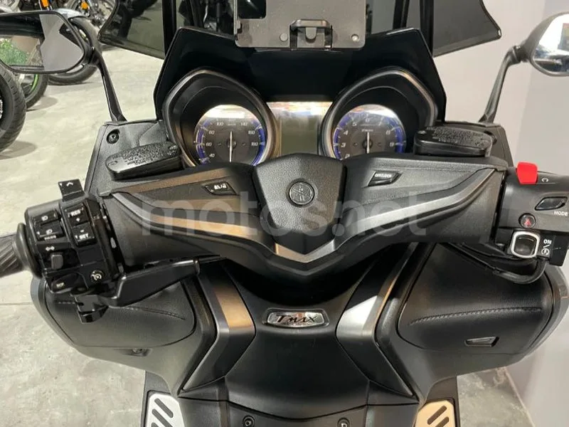 Yamaha TMAX 560 - Vista 13