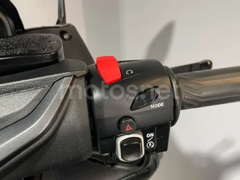 Yamaha TMAX 560 - Vista 14