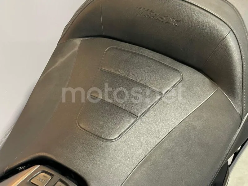 Yamaha TMAX 560 - Vista 15