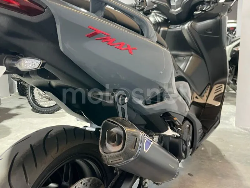 Yamaha TMAX 560 - Vista 4