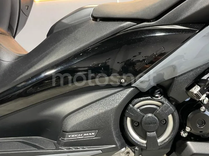 Yamaha TMAX 560 - Vista 9