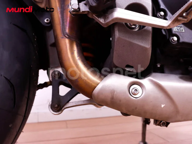 Triumph Speed Triple - Vista 21