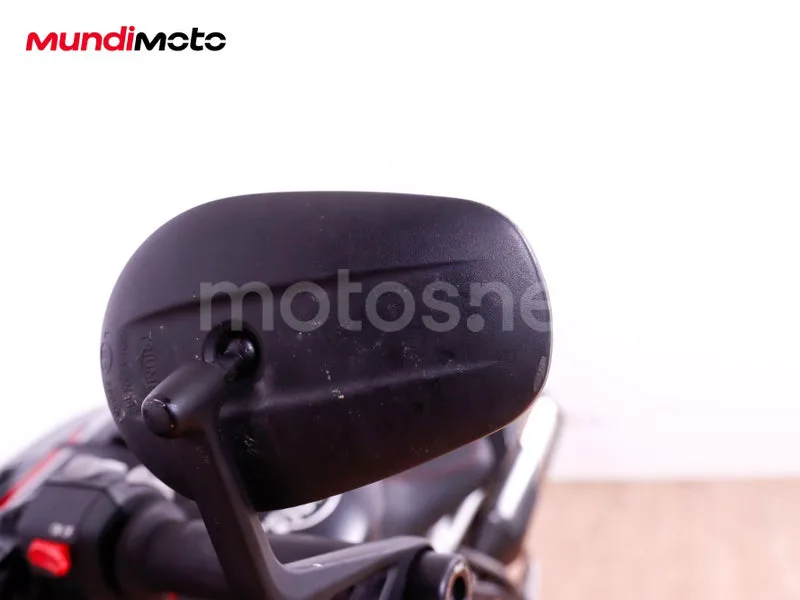Triumph Speed Triple - Vista 23