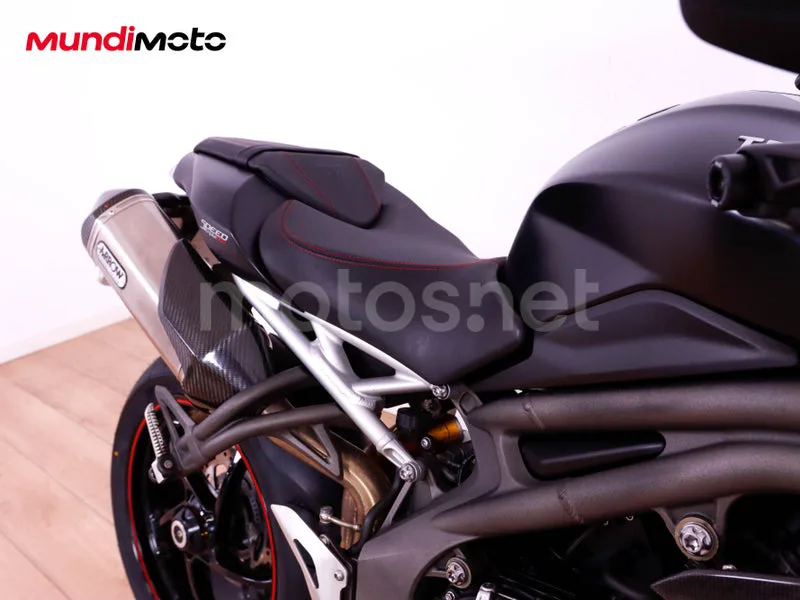 Triumph Speed Triple - Vista 27