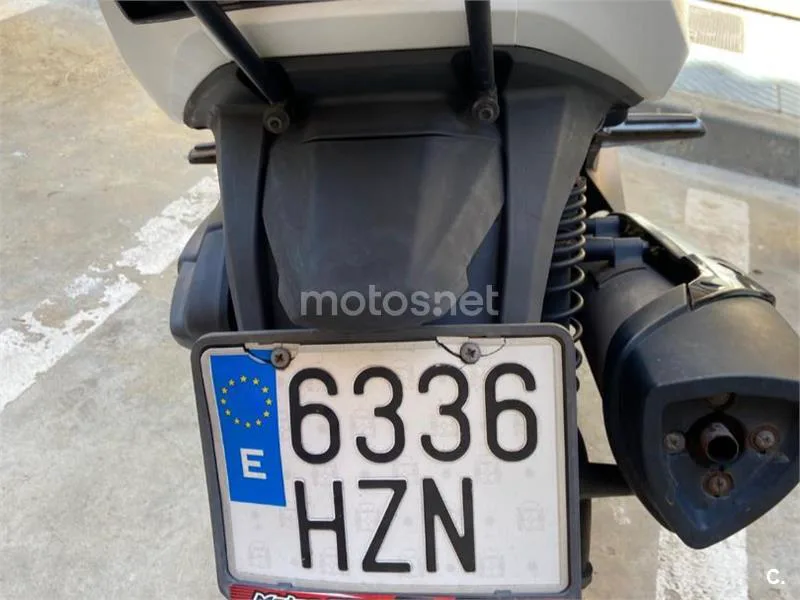 Kymco K-XCT 300i - Vista 9