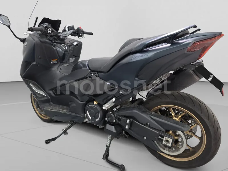 Yamaha TMAX - Vista 3