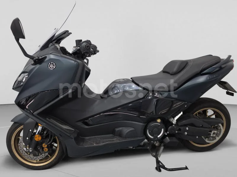 Yamaha TMAX - Vista 5