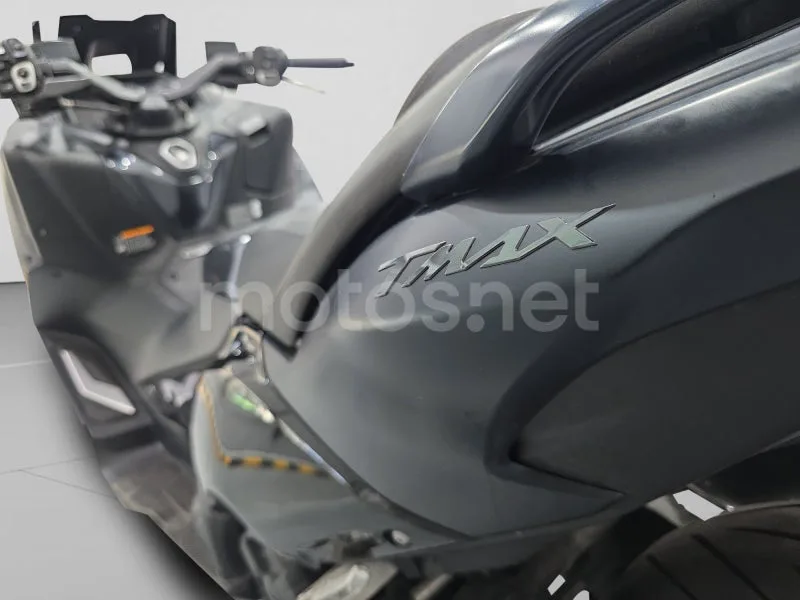 Yamaha TMAX - Vista 10
