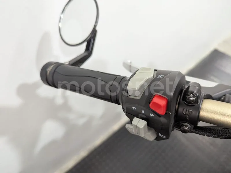 Keeway V302C - Vista 9