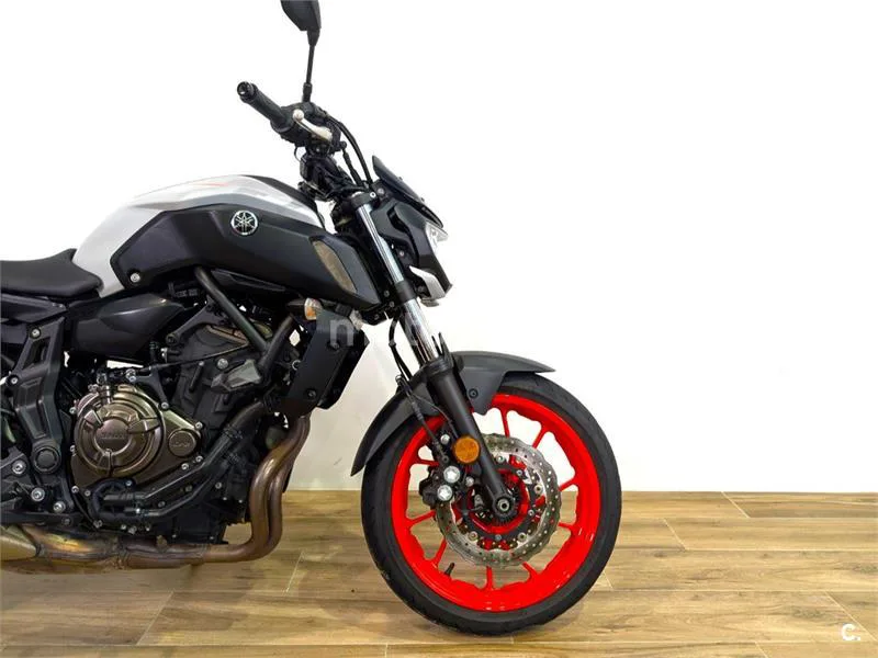 Yamaha MT-07 - Vista 4
