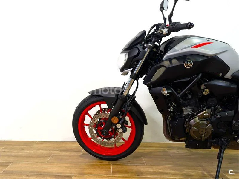 Yamaha MT-07 - Vista 8
