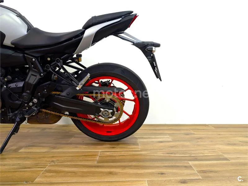 Yamaha MT-07 - Vista 9