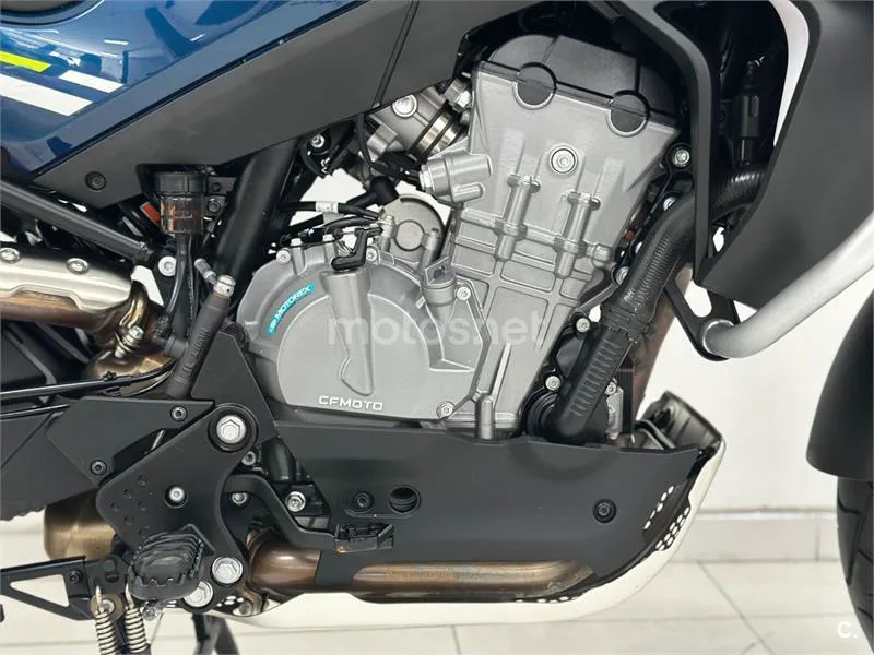 CFMOTO 800MT - Vista 14