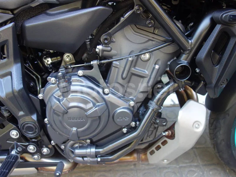 Yamaha MT-07 - Vista 16