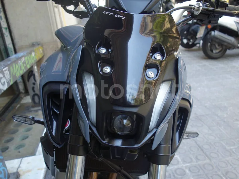 Yamaha MT-07 - Vista 8
