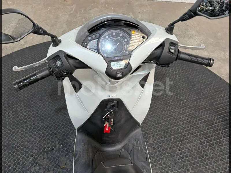 Honda SH125i - Vista 8