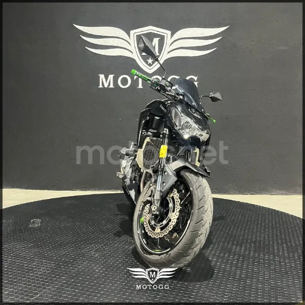 Kawasaki Z900 - Vista 4