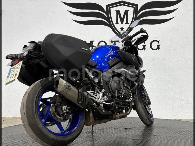 Yamaha MT-10 - Vista 8