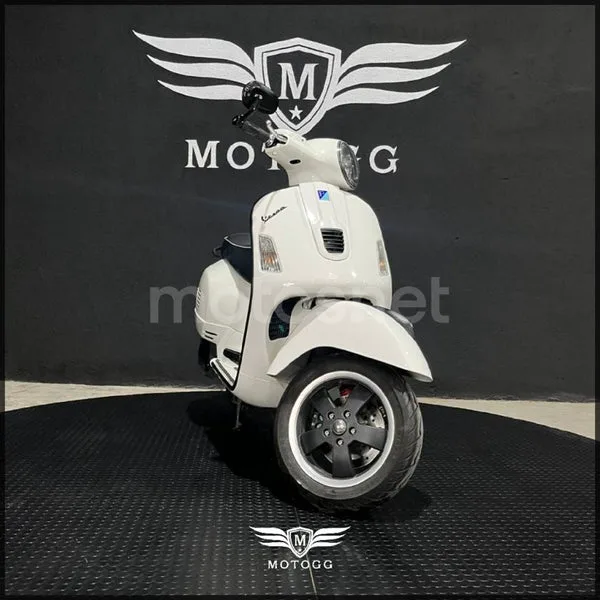 Vespa GTS 300 - Vista 4