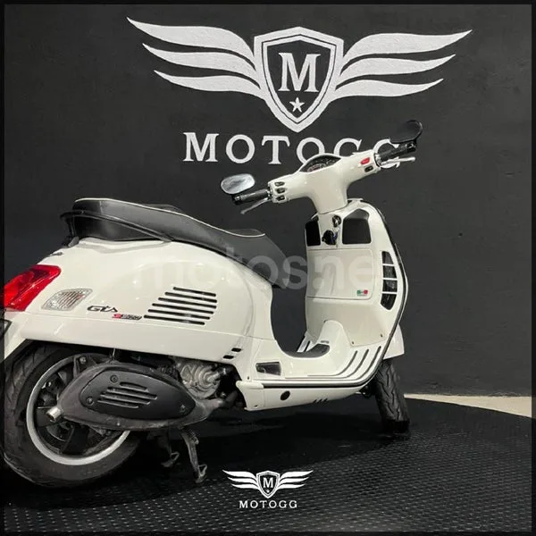 Vespa GTS 300 - Vista 7