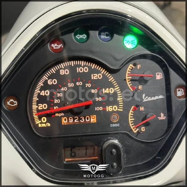 Vespa GTS 300 - Vista 9