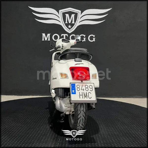 Vespa GTS 300 - Vista 10