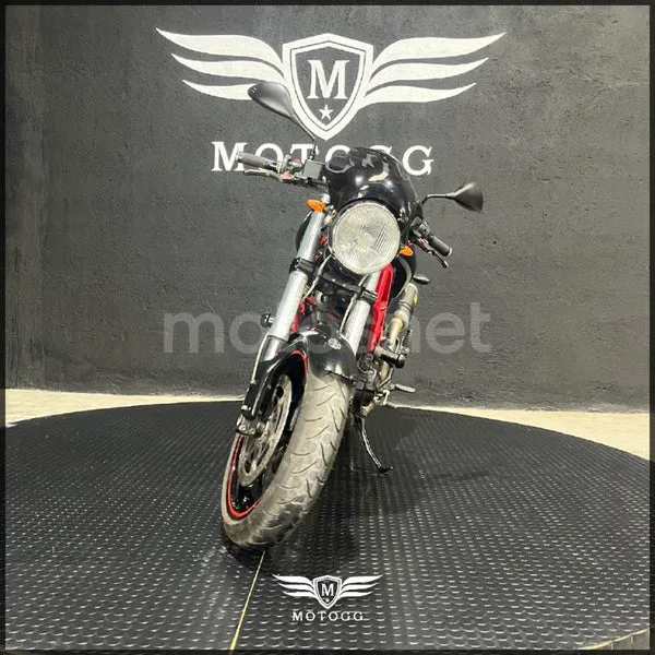 Ducati Monster 695 - Vista 4