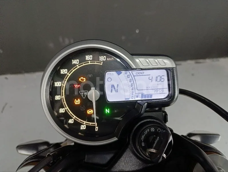 Triumph Speed 400 - Vista 10