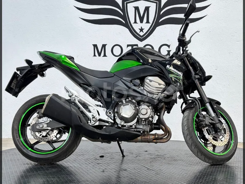 Kawasaki Z800 - Vista 3