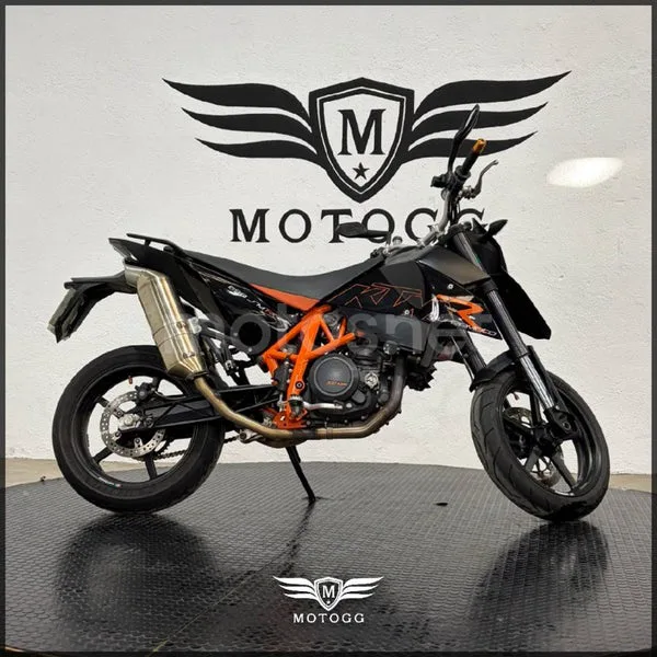KTM 690 SMC R - Vista 3