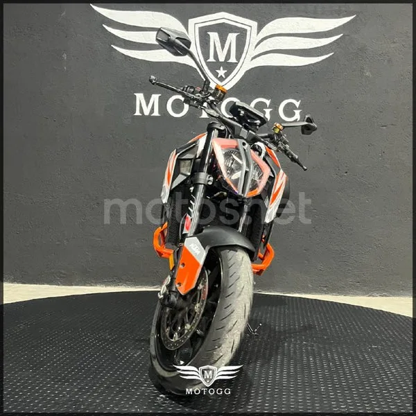 KTM 1290 Super Duke R - Vista 4