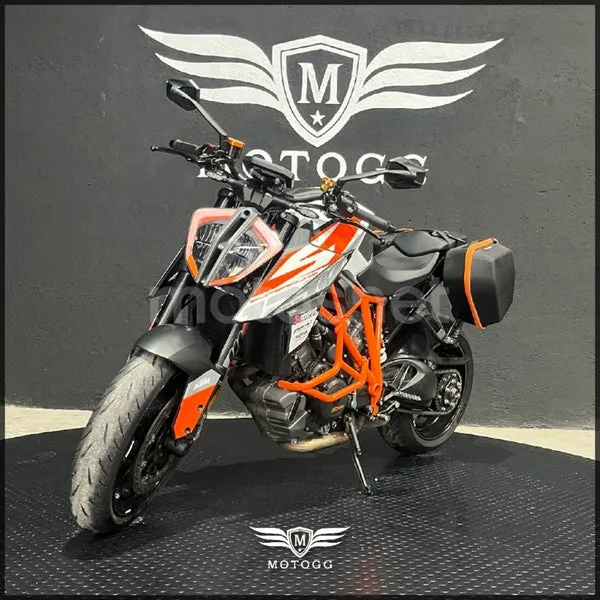 KTM 1290 Super Duke R - Vista 6