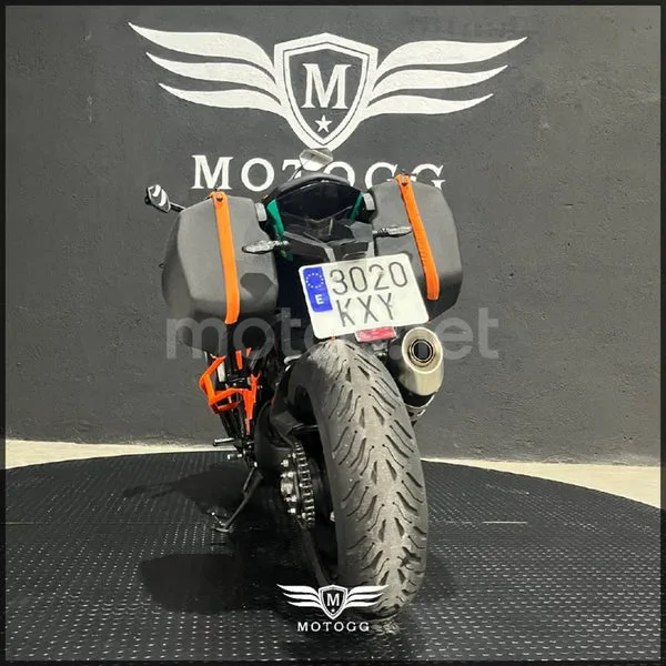 KTM 1290 Super Duke R - Vista 10