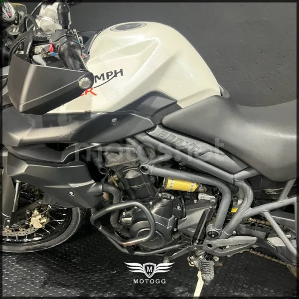 Triumph Tiger 800 - Vista 8
