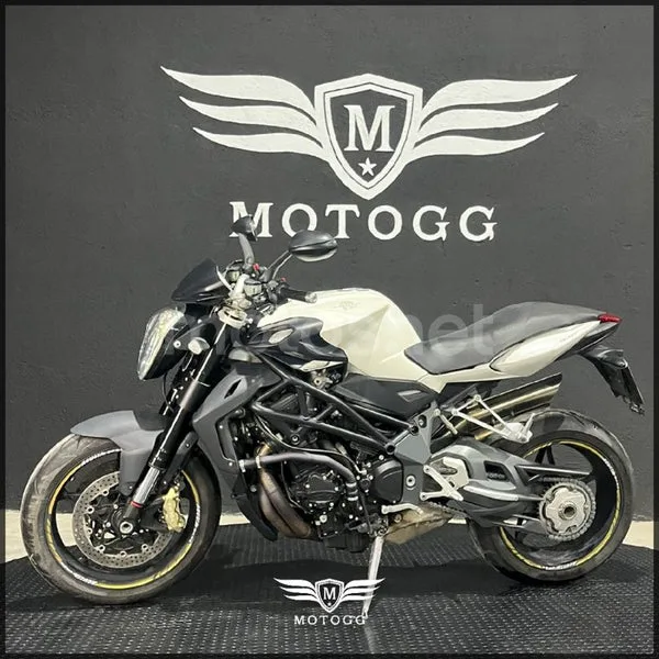 MV Agusta Brutale 1090 - Vista 5