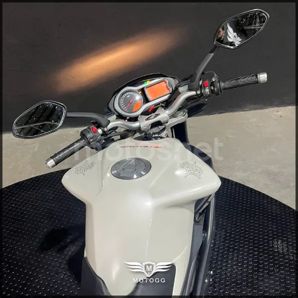 MV Agusta Brutale 1090 - Vista 8