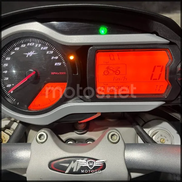 MV Agusta Brutale 1090 - Vista 9