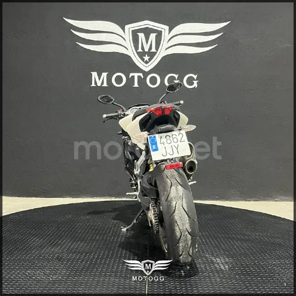 MV Agusta Brutale 1090 - Vista 10