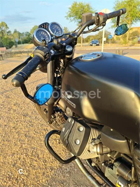 Moto Guzzi V7 II - Vista 4