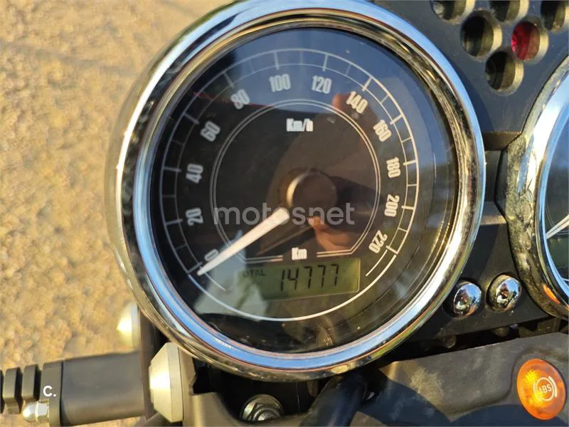 Moto Guzzi V7 II - Vista 6