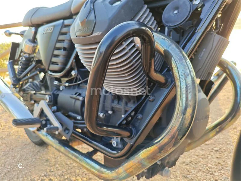 Moto Guzzi V7 II - Vista 7