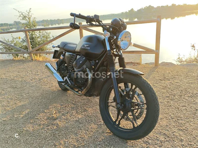 Moto Guzzi V7 II - Vista 9