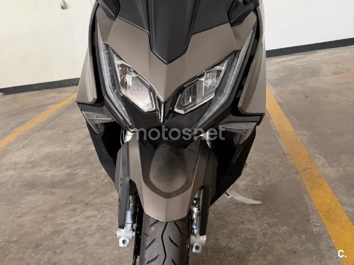 Kymco AK 550 - Vista 3