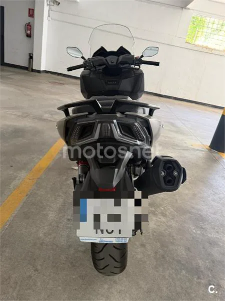 Kymco AK 550 - Vista 4