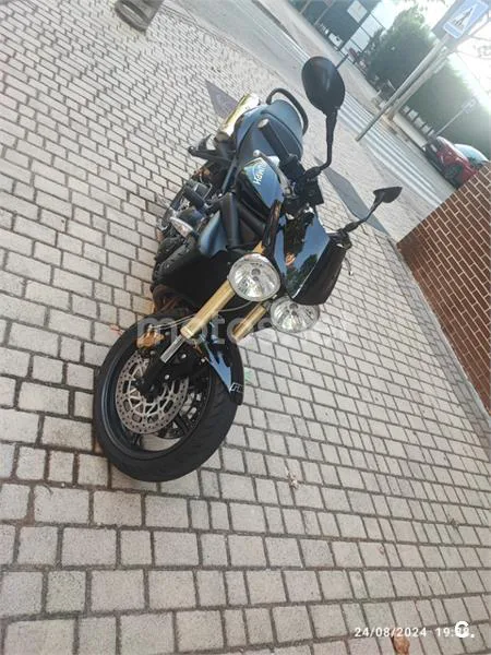 Triumph Street Triple - Vista 7