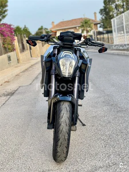 KTM 1290 Super Duke R - Vista 5