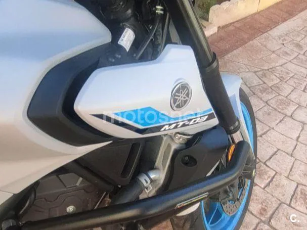 Yamaha MT-03 - Vista 8
