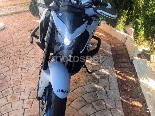 Yamaha MT-03 - Vista 9
